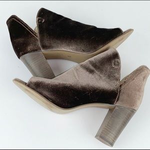 Steve Madden Kaitt Velvet Ankle Bootie